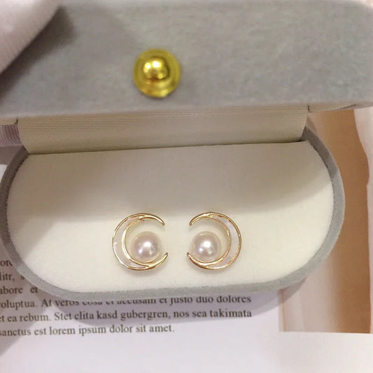 Zhuji  Crescent-shaped Pearl Earrings
